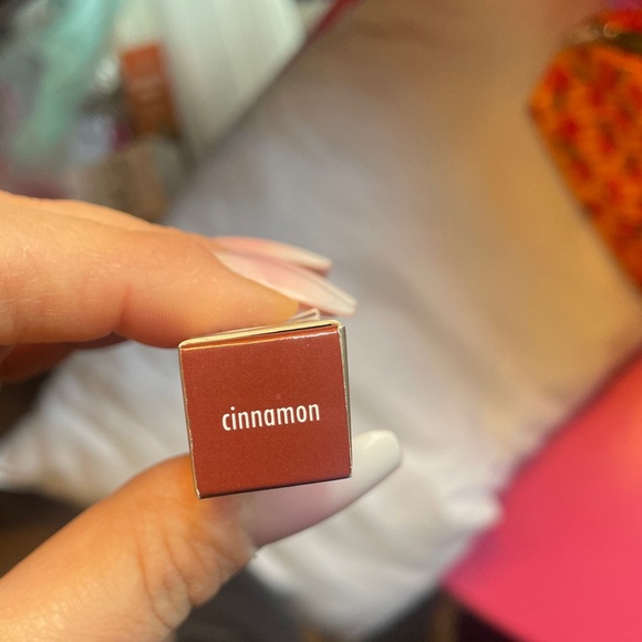 STILA PLUMPLING - Picture 1 of 1